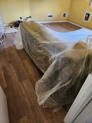Instalación suelo laminado: rodapiés y puertas