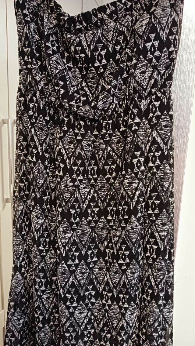 Vestido largo estampado blanco y negro