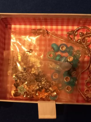 Caja regalo niña - Abalorios dorados