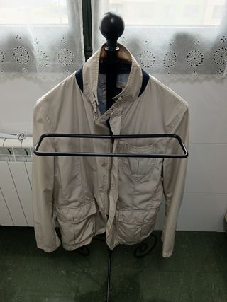 Cazadora impermeable beige