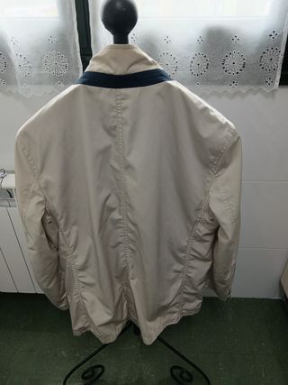 Cazadora impermeable beige