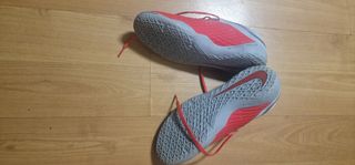 Zapatillas Nike rojas y grises