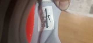 Zapatillas Nike rojas y grises