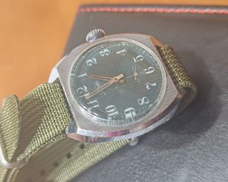 Reloj ZIM Pobeda 2602. Esfera verde estructurada.