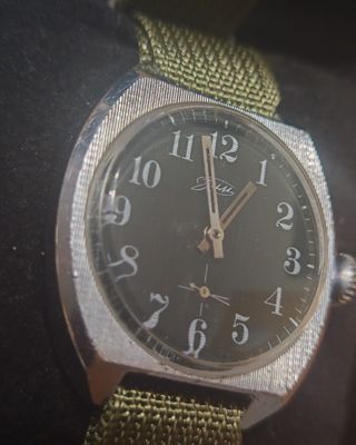 Reloj ZIM Pobeda 2602. Esfera verde estructurada.