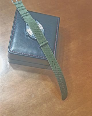 Reloj ZIM Pobeda 2602. Esfera verde estructurada.