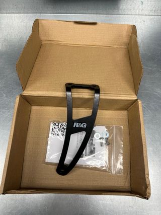 Soporte escape RG Suzuki GSXR 600/750