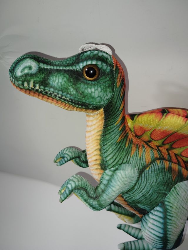 DINOSAURIO PELUCHE.