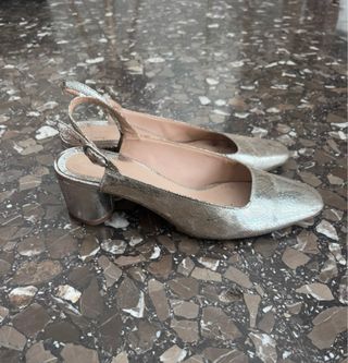 Sandalia de tacon plateada