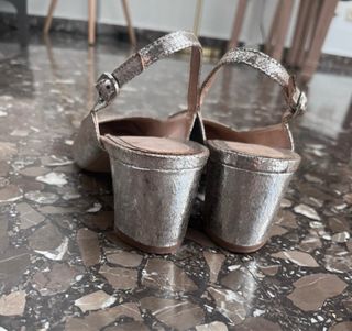 Sandalia de tacon plateada