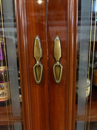 MUEBLE VITRINA CLÁSICO