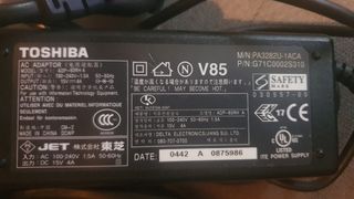 Cargador Toshiba original 