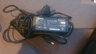 Cargador Toshiba original 