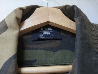 Chaqueta militar Bershka talla S