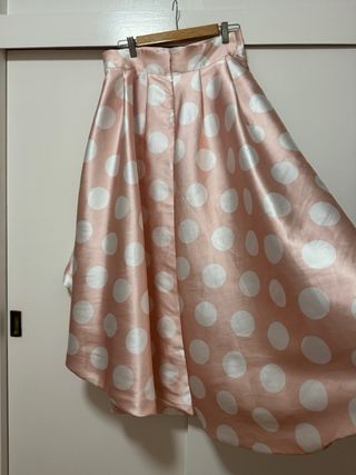 Falda rosa de vestir con lunares blancos