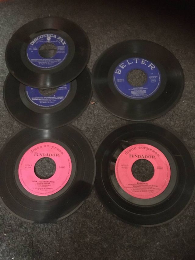 Vendo/Cambio Lote 5 vinilo MUSIC WORLD regionales