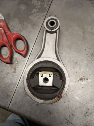 Soporte motor trasero Renault Megane 1.9