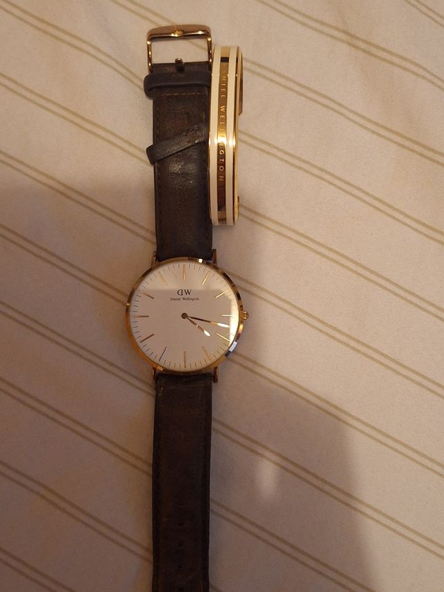 Pulsera y reloj por falta de uso le falta cambiar