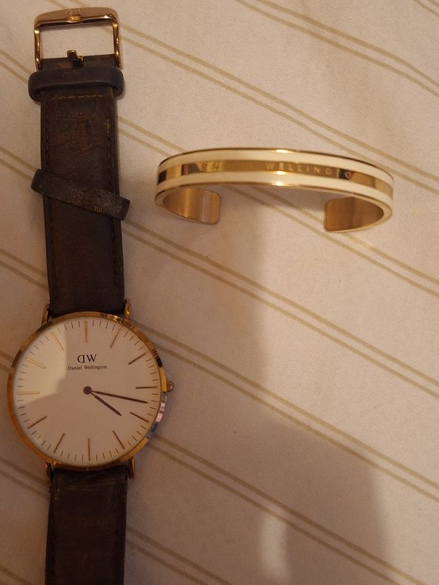 Pulsera y reloj por falta de uso le falta cambiar