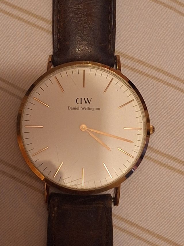 Pulsera y reloj por falta de uso le falta cambiar