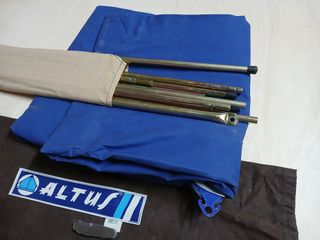 Tienda campaña Altus plegable. Es la lona exterior