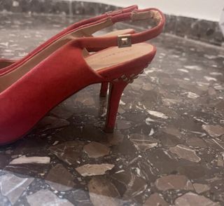 Tacon de salon en color coral