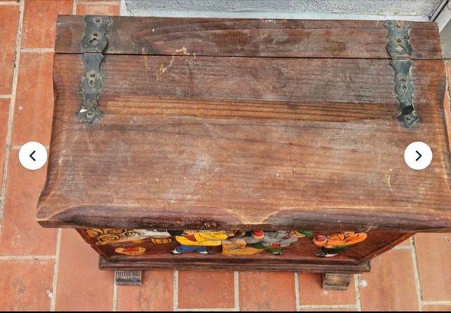 Baúl madera vintage,tallada a mano