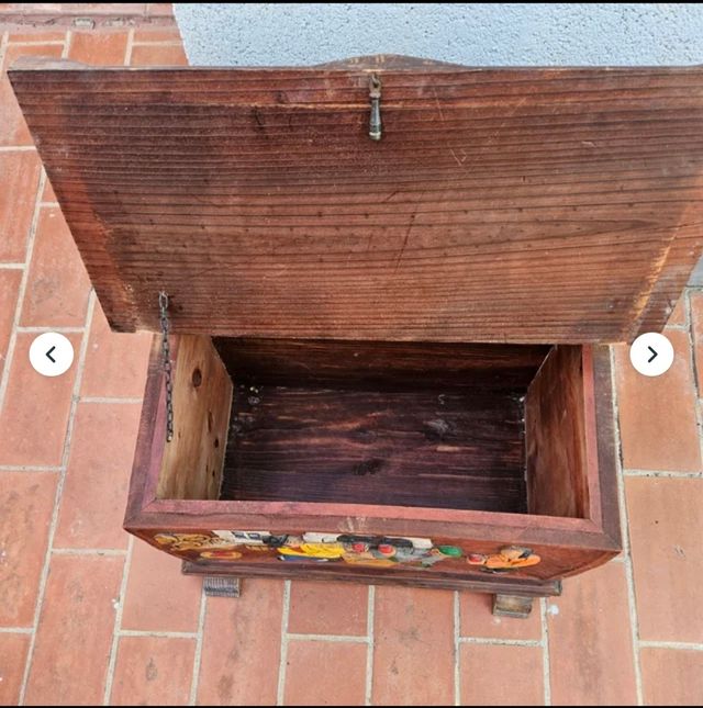 Baúl madera vintage,tallada a mano
