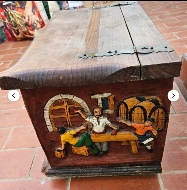 Baúl madera vintage,tallada a mano