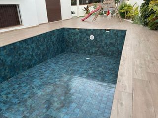 Piscina azulejada azul - Rejunte y pintura