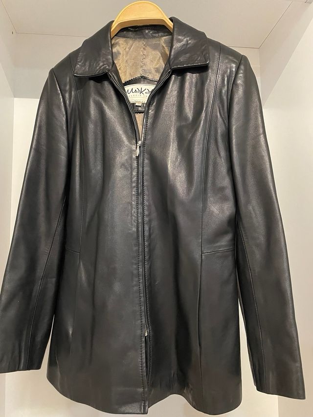 Chaqueta negra piel