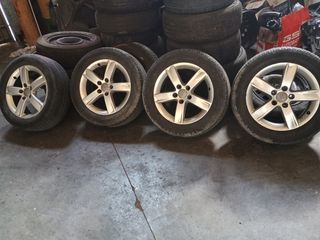 4 Ruedas solo las llantas  Audi usadas. 215/55/16R