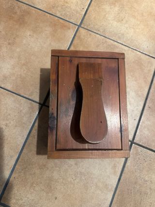 CAJA LIMPIAZAPATOS DE MADERA ANTIGUA