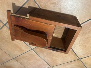 CAJA LIMPIAZAPATOS DE MADERA ANTIGUA