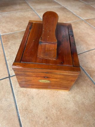CAJA LIMPIAZAPATOS DE MADERA ANTIGUA