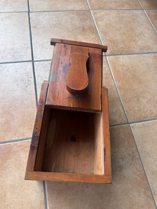 CAJA LIMPIAZAPATOS DE MADERA ANTIGUA