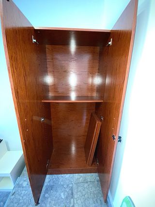 Armario madera marrón