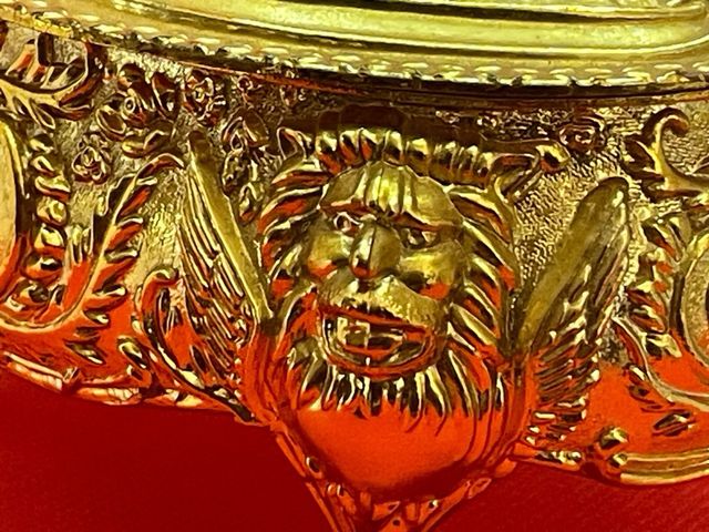 Portagioie vintage in oro di Hong Kong