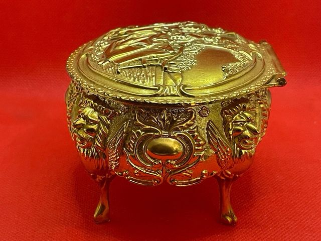 Portagioie vintage in oro di Hong Kong