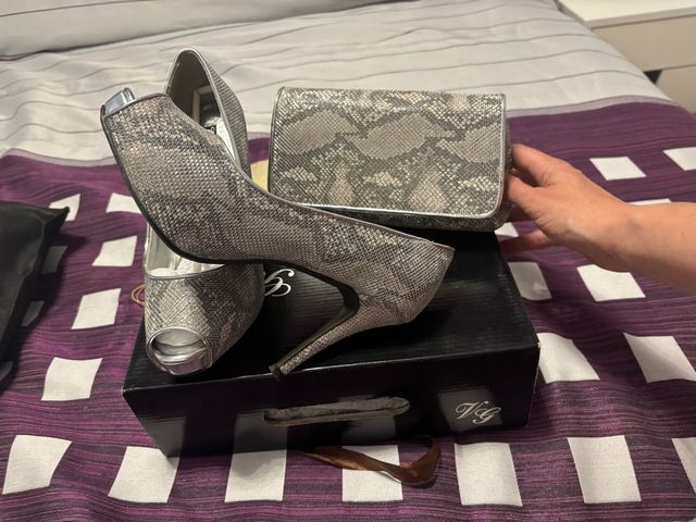 Zapatos y bolso boda