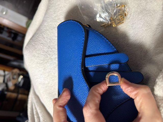 Bolso clutch azul electrico con barriga tipo dior