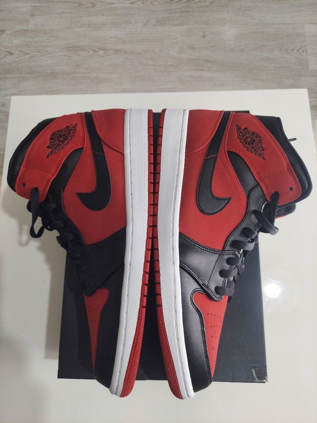 Nike air Jordan mid 1