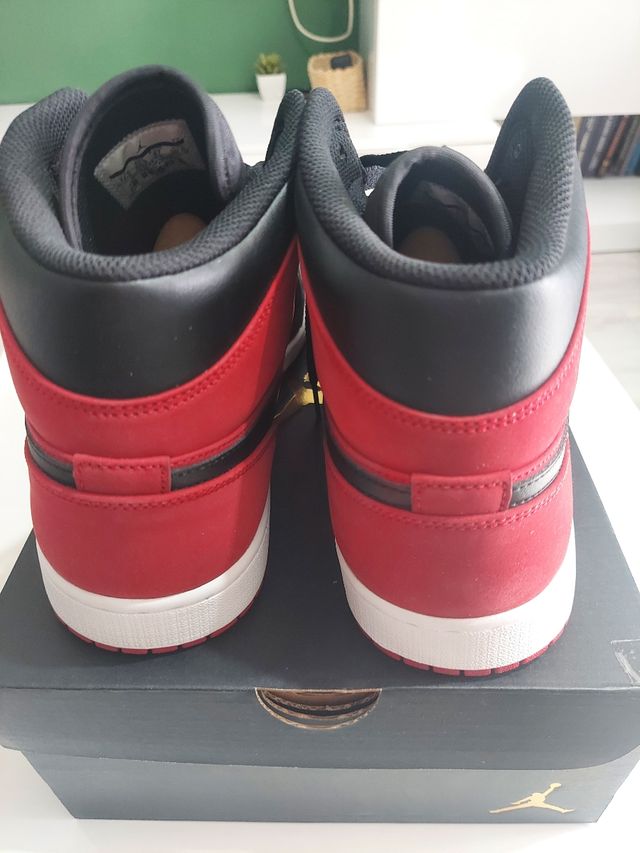 Nike air Jordan mid 1