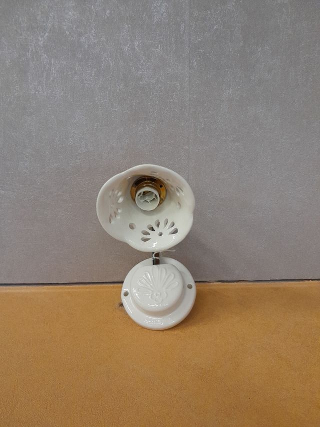 Applique Ceramica Bianca Traforata