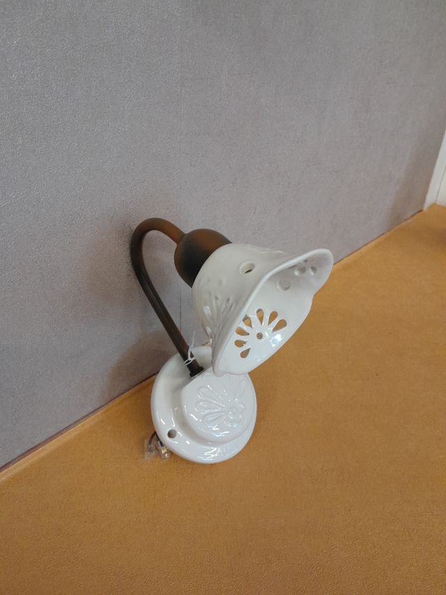 Applique Ceramica Bianca Traforata