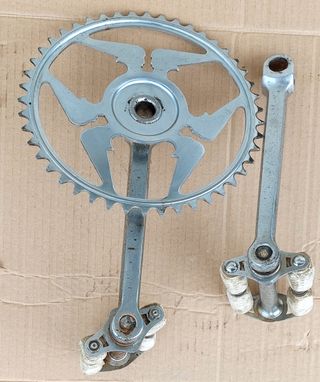 bicicleta Motobecane pedaleira e pedais