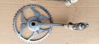 bicicleta Motobecane pedaleira e pedais