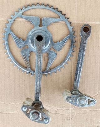 bicicleta Motobecane pedaleira e pedais