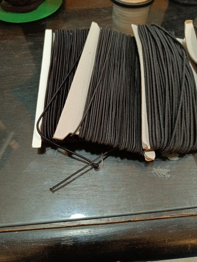 Goma elástica de cordón   blanco  y negro