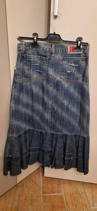 Gonna di jeans ricamata taglia 40